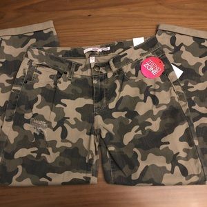 BONGO Pants - On trend camo crops BONGO Pants - On trend camo crops